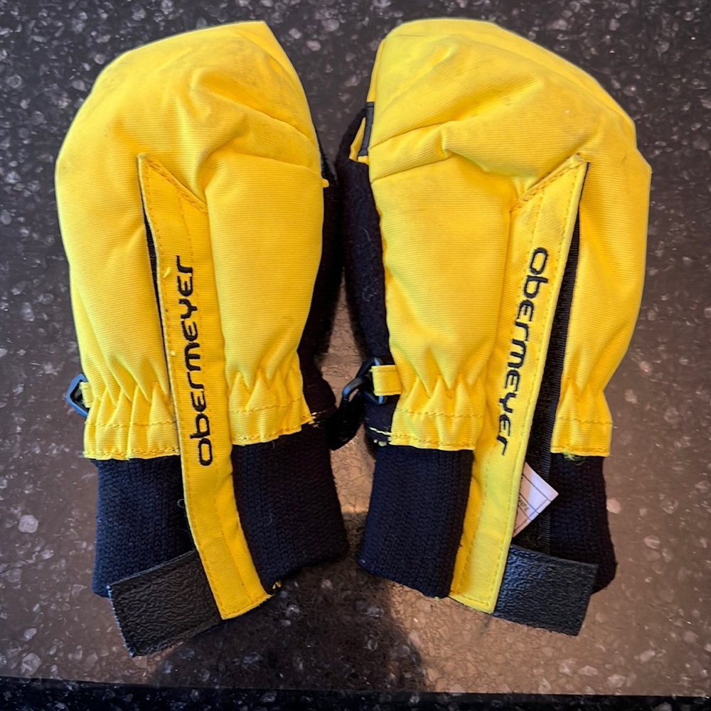 Gloves for buyer who bought ski suit